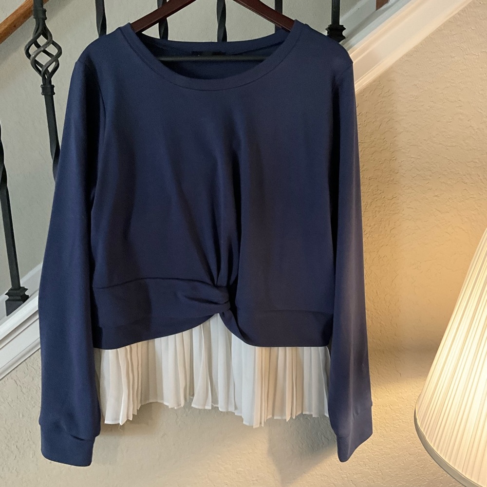 sweatshirt with pleated bottom - Picture 1 of 4